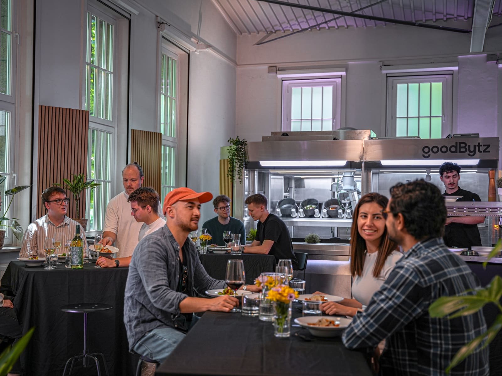 Kochroboter in einer Küchenumgebung