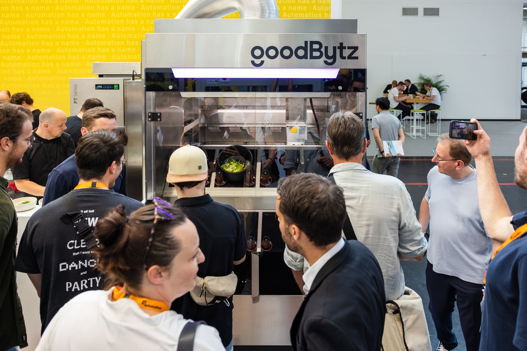 Kochroboter in einer Küchenumgebung